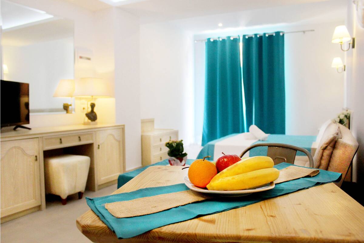 WiFi (free), bed sheets