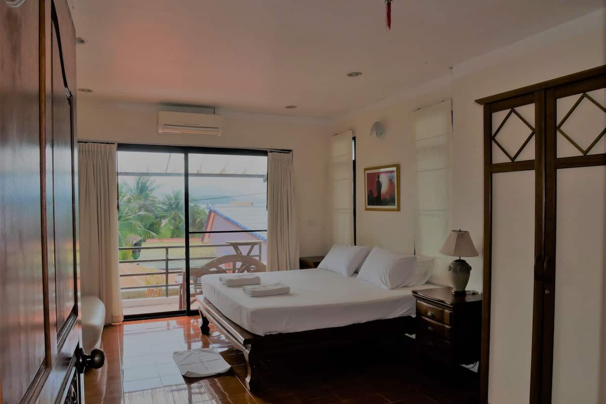 Deluxe Double Room | Hypo-allergenic bedding, desk, free WiFi, bed sheets
