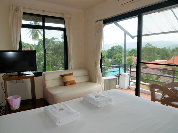 Deluxe Double Room | Allergiatestatut vuodevaatteet, työpöytä, ilmainen Wi-Fi, vuodevaatteet