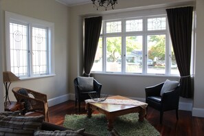 Classic House, 4 Bedrooms | Living area
