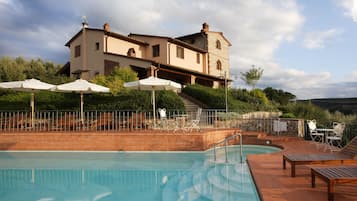 Seasonal outdoor pool, open 8:00 AM to 7:00 PM, pool umbrellas