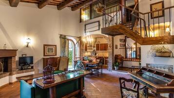 Deluxe Apartment, 3 Bedrooms | Living area