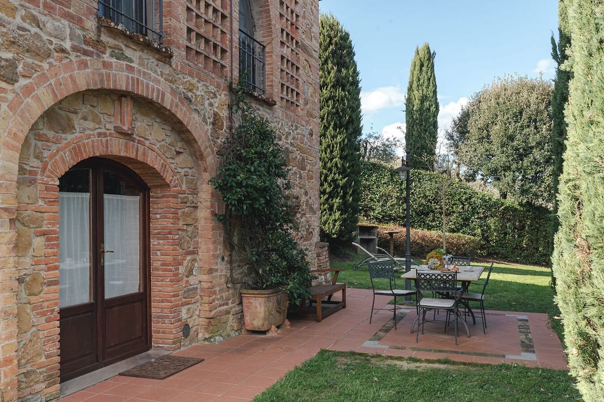 1 bedroom, in-room safe, desk, cribs/infant beds