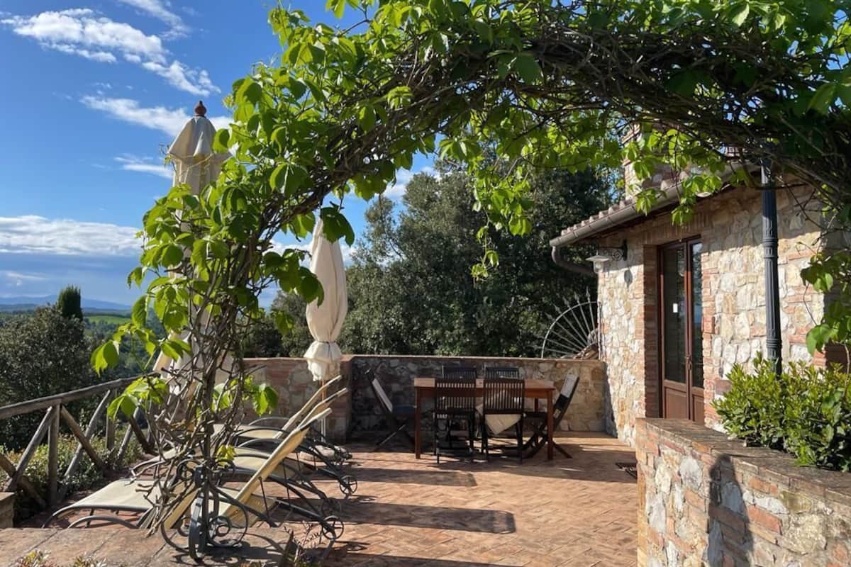 1 bedroom, in-room safe, desk, cribs/infant beds