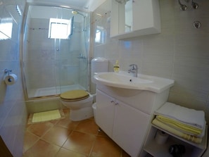 Double Room (1) | Bathroom | Shower, hair dryer, towels - Vila Lacman (Hvar)