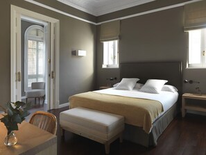 Junior-Suite | Zimmersafe, Schreibtisch, Zustellbetten, kostenloses WLAN