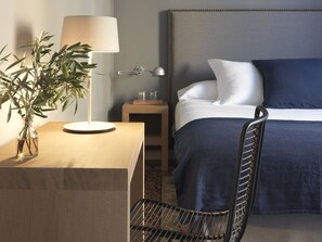 Dobbeltværelse - balkon | Pengeskab på værelset, skrivebord, gratis Wi-Fi, sengetøj