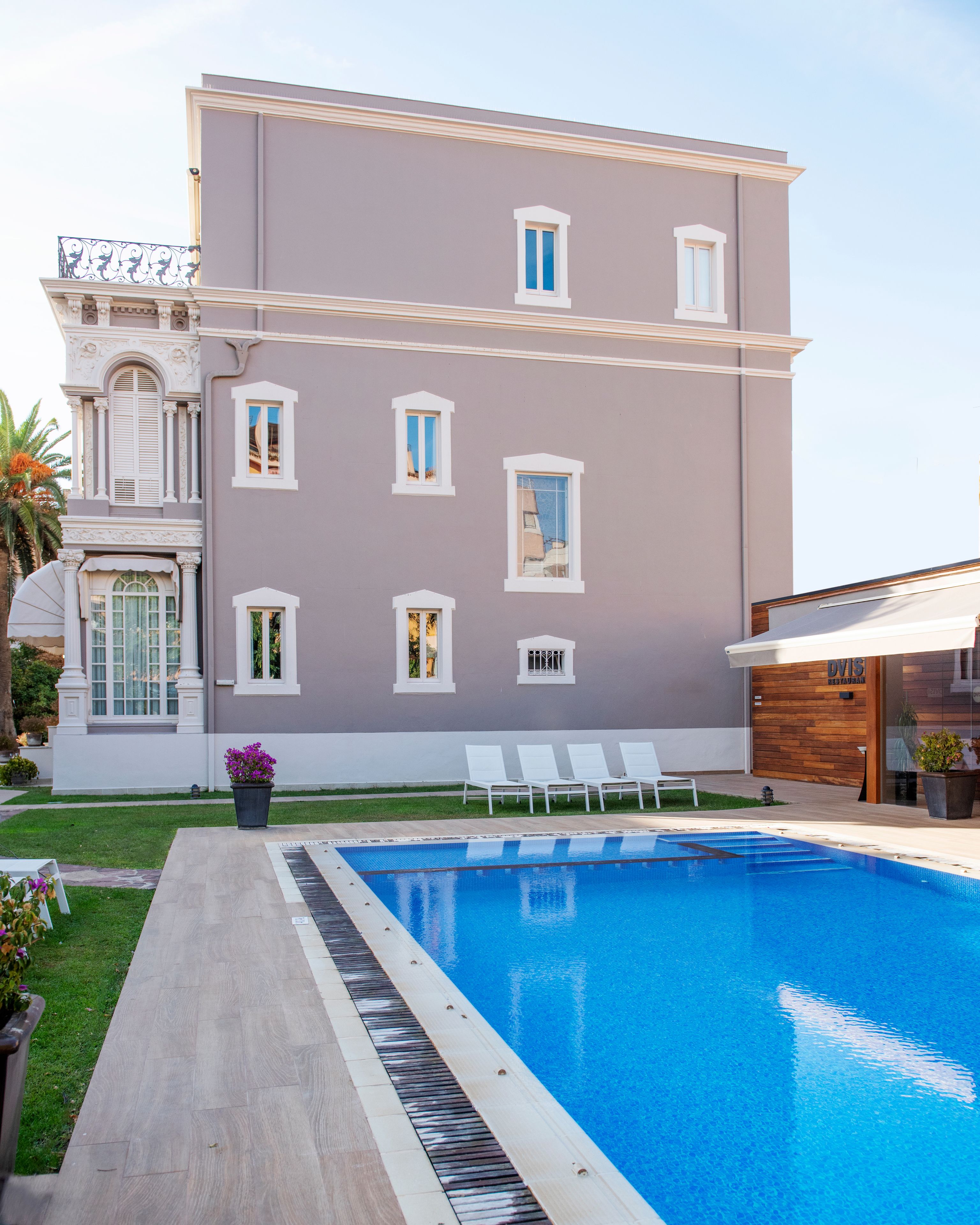 Kolam renang outdoor