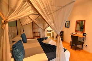 Habitación Deluxe con 1 cama doble o 2 individuales | Cortinas opacas, wifi gratis, ropa de cama