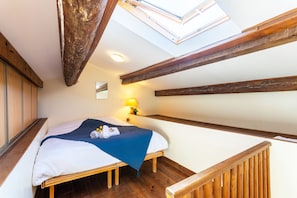 Iron/ironing board, free WiFi, bed sheets