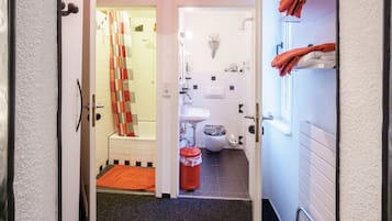 Doppelzimmer, eigenes Bad | Badezimmer | Haartrockner, Handtücher