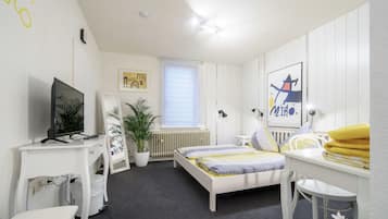 Doppelzimmer, eigenes Bad | Individuell dekoriert, individuell eingerichtet, Schreibtisch