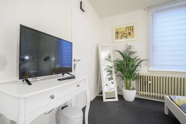 Camera doppia, bagno privato | Televisione