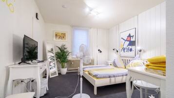 Double Room, Private Bathroom | Individually decorated, individually furnished, desk