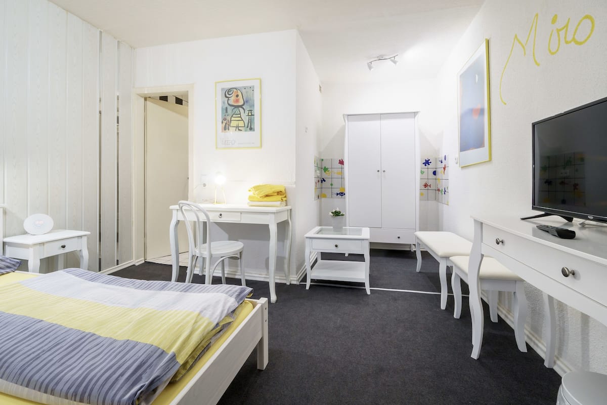 Doppelzimmer, eigenes Bad | Individuell dekoriert, individuell eingerichtet, Schreibtisch