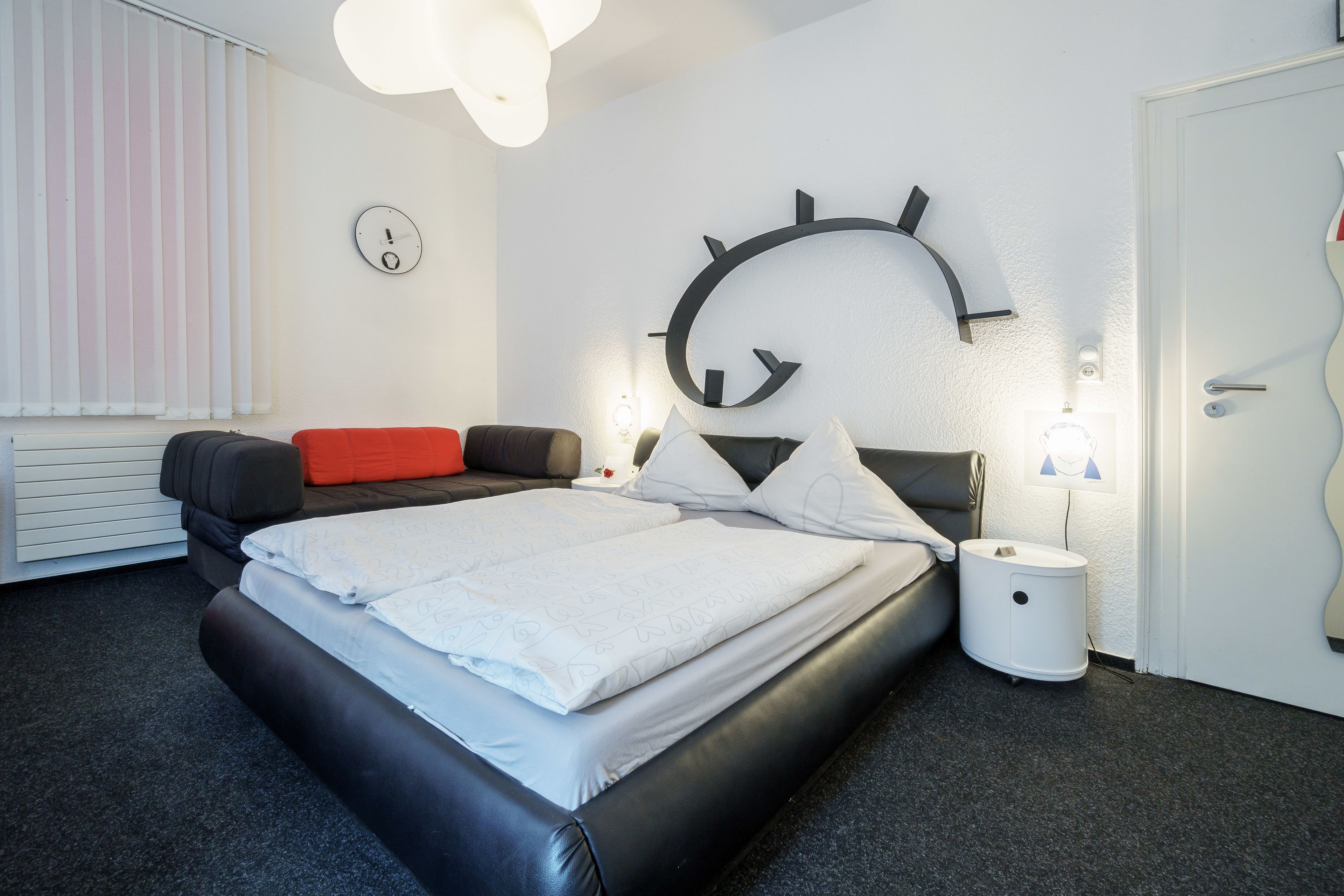 Dreibettzimmer, Gemeinschaftsbad | Individuell dekoriert, individuell eingerichtet, Schreibtisch