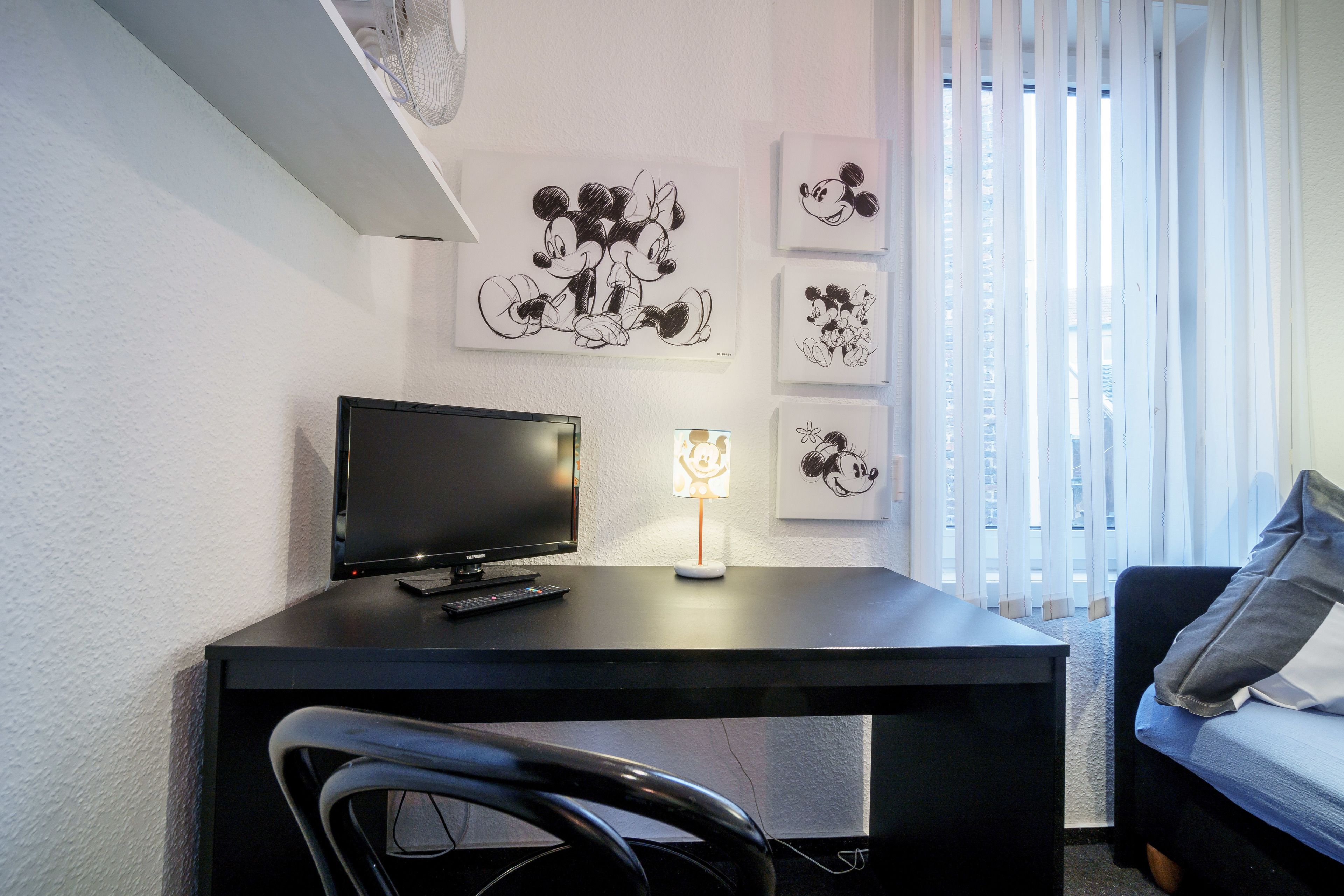 single room, shared bathroom | television