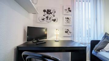 Einzelzimmer, Gemeinschaftsbad | Fernseher