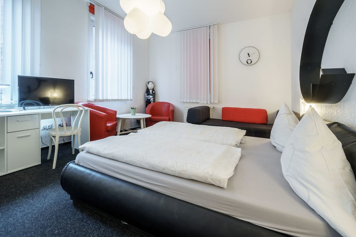 Triple Room, Shared Bathroom | Desk, cribs (free), rollaway beds (surcharge), WiFi (free)