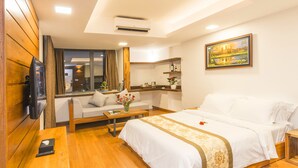 Superior Suite | Minibar, in-room safe, desk, iron/ironing board - City Comfort  Hotel Royal Palace (Phnom Penh)