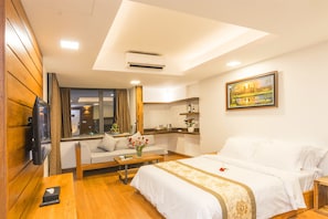 Superior Suite | Minibar, in-room safe, desk, iron/ironing board - City Comfort  Hotel Royal Palace (Phnom Penh)