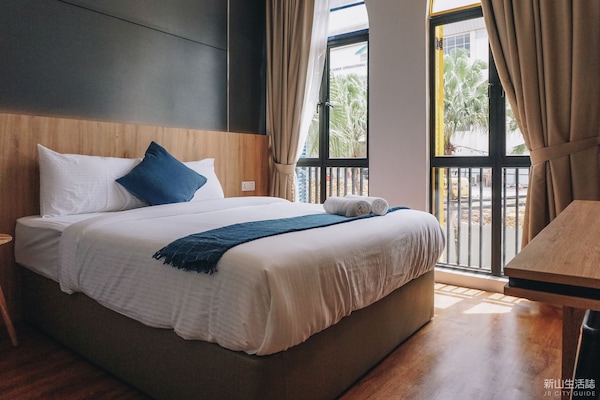 Premium Double or Twin Room | In-room safe, iron/ironing board, free WiFi, bed sheets