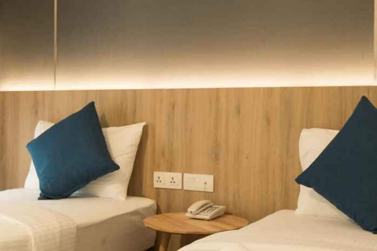 In-room safe, iron/ironing board, WiFi (free), bed sheets
