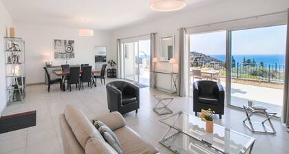 VINAIGRIER HILLS VI3086 by RIVIERA HOLIDAY HOMES