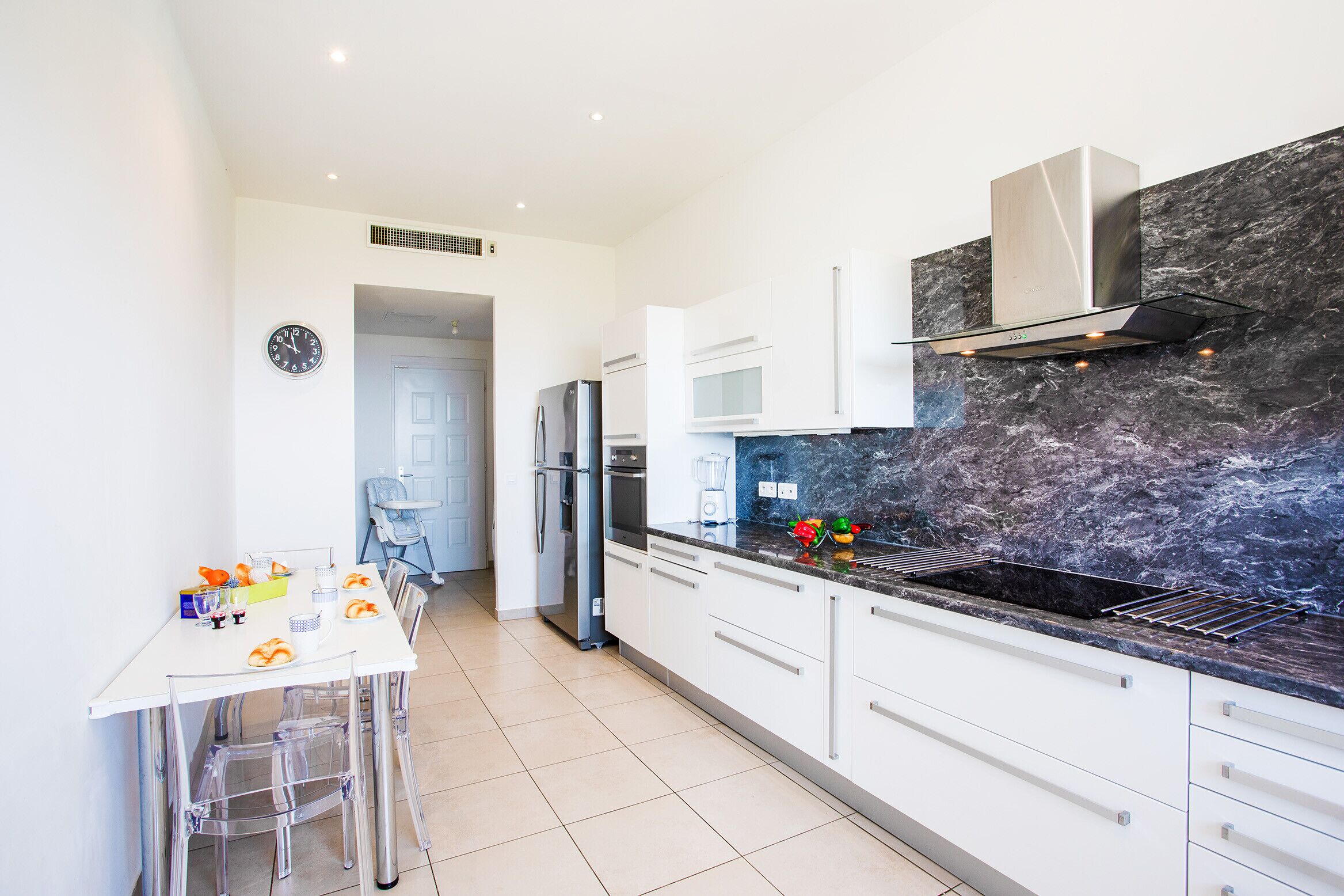 Réfrigérateur, micro-ondes, four, lave-vaisselle