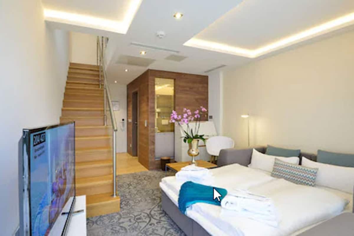 comfort duplex | in-room safe, desk, soundproofing, free wifi