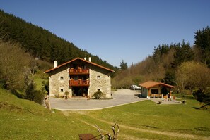 Front of property - Agroturismo Urresti (Gautegiz Arteaga)