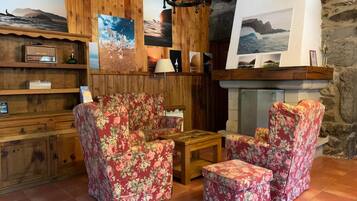 Una televisión de pantalla plana