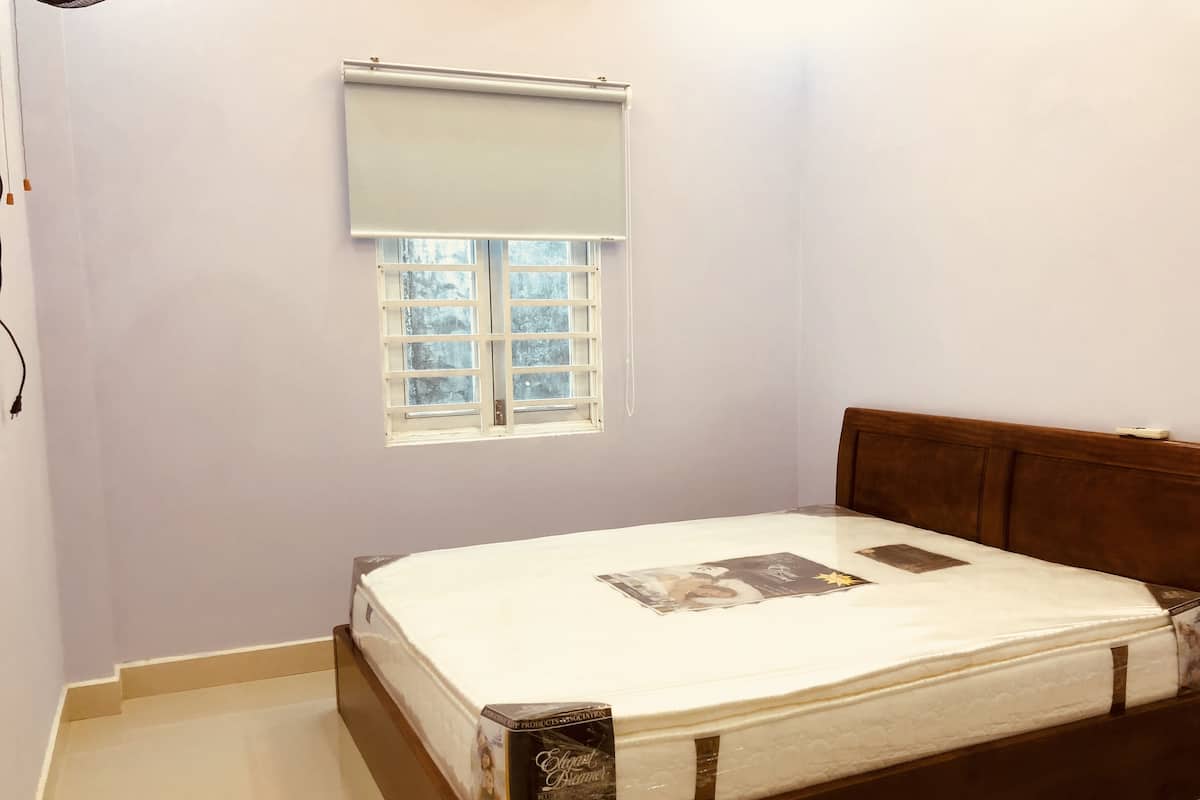 Desk, blackout curtains, free WiFi