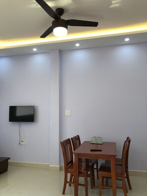 In-room dining - M2 Apartment Han River (Da Nang)