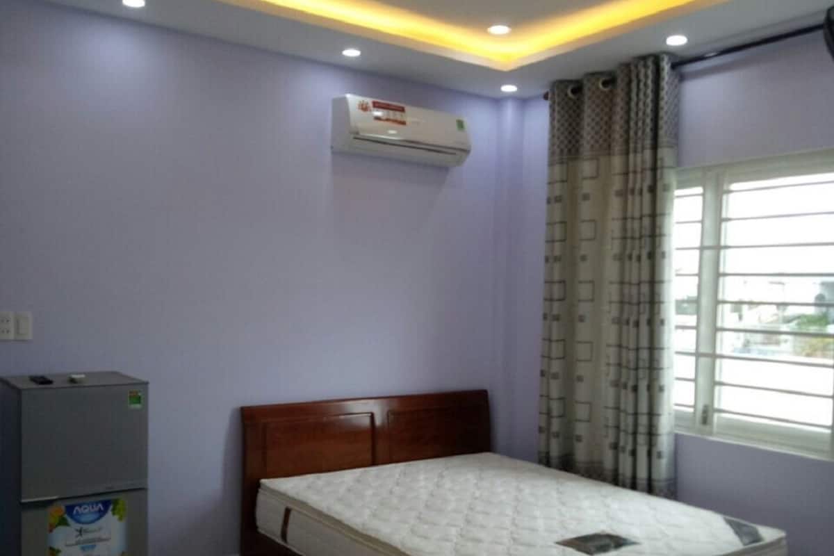 Desk, blackout curtains, free WiFi