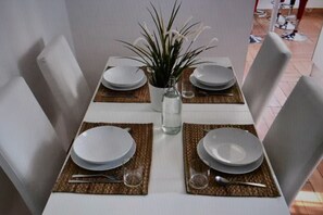 Apartment, 2 Bedrooms | In-room dining
