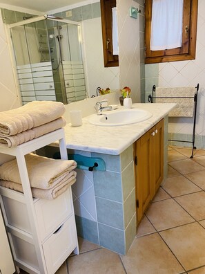 Shower, eco-friendly toiletries, hair dryer, bidet
