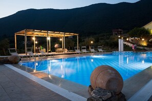 Indoor pool, seasonal outdoor pool, open 9 AM to 7 PM, pool loungers - L' Aia Resort (Trentinara)