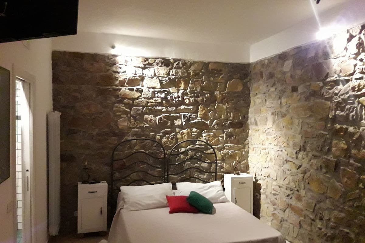 Studio | Egyptian cotton sheets, WiFi (free), bed sheets