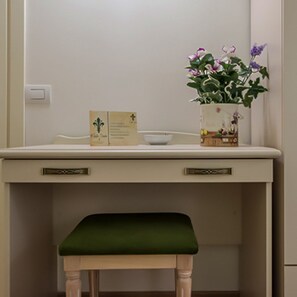 Standard Double Room, City View, Ground Floor | Room amenity - Il Giglio Verde (Porto Sant'Elpidio)