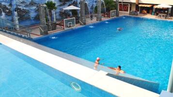 Kolam renang outdoor