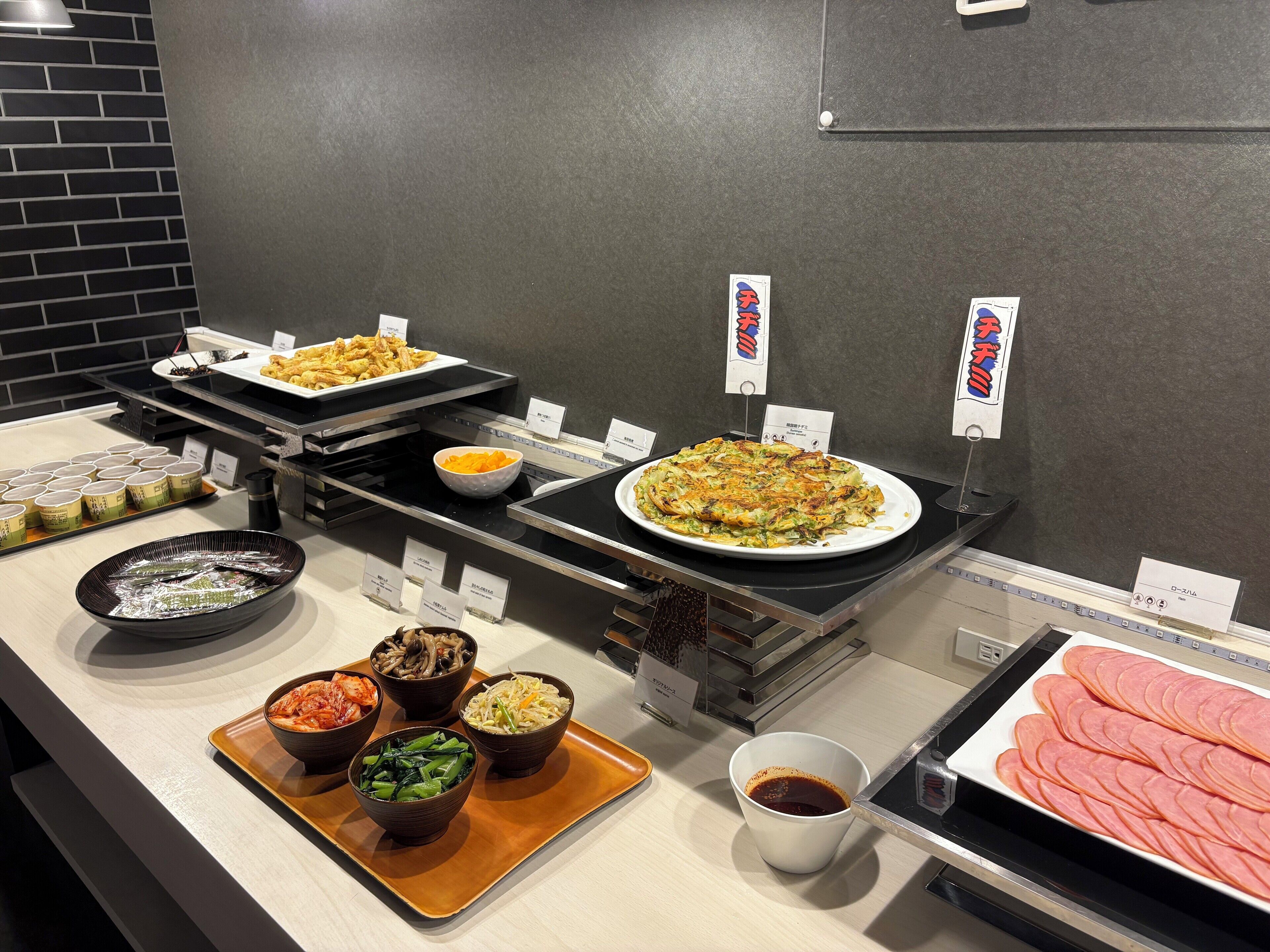 daily buffet breakfast (jpy 1500 per person)