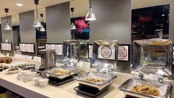 Daily buffet breakfast (JPY 1500 per person)