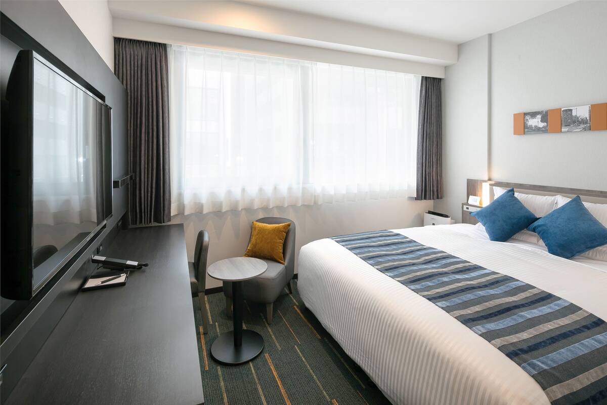 In-room safe, desk, blackout curtains, free WiFi