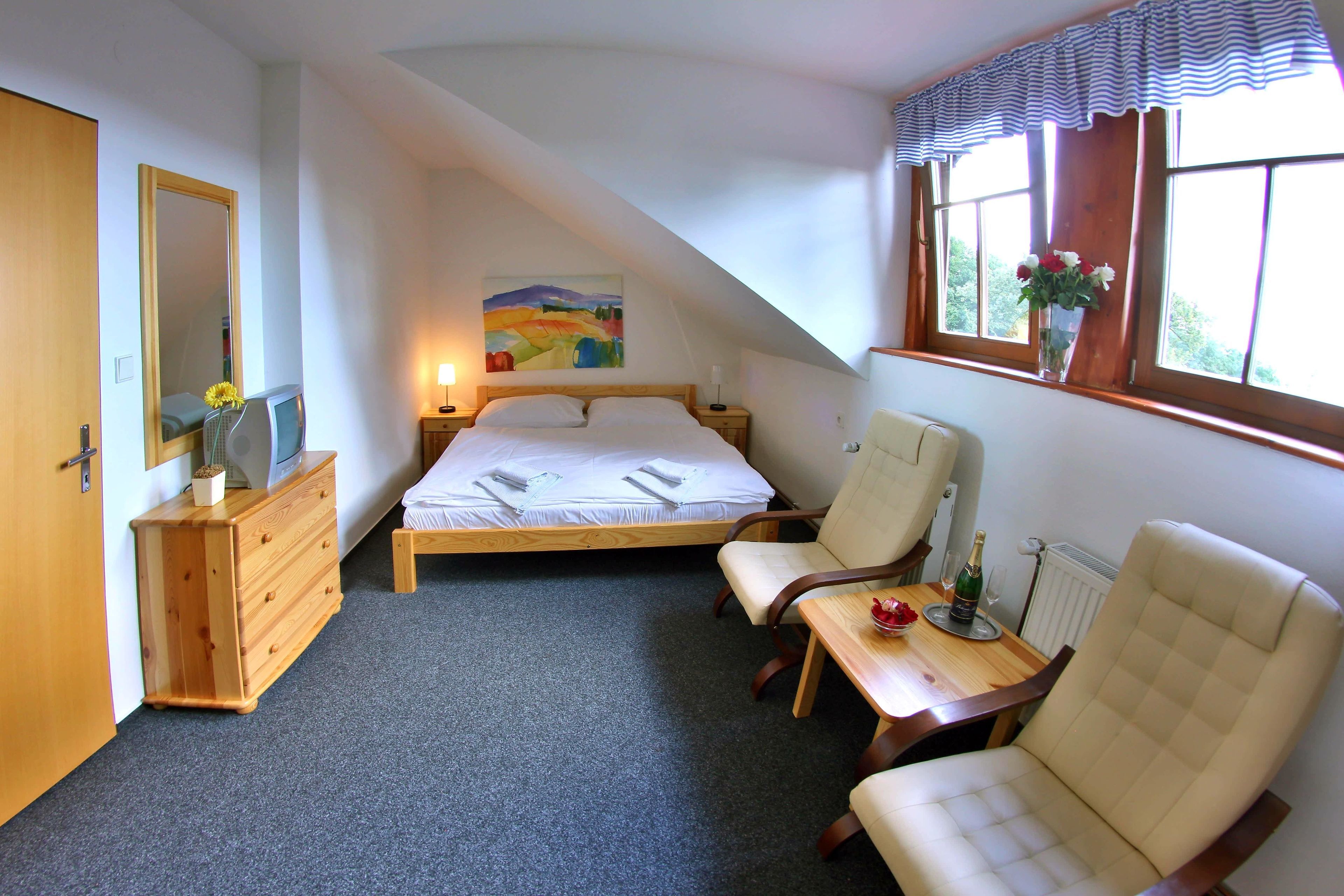 In-room safe, free WiFi, bed sheets