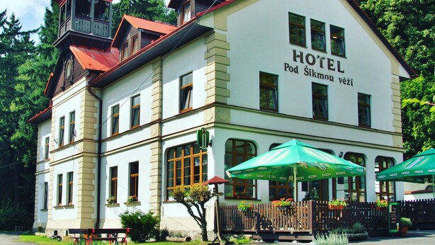 A hotel with a traditional architectural style, featuring a prominent tower and a sign that reads "HOTEL Pod Šikmou vězi". - Hotel Pod Šikmou Věží (Holín)