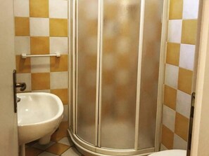 Dutxa, articles de tocador gratuïts, assecador de cabells i bidet 