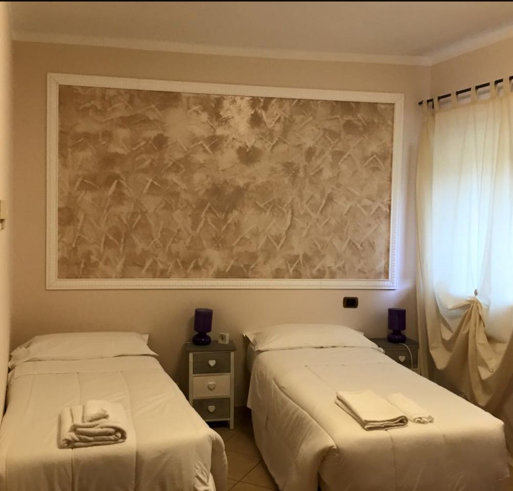 Minibar, desk, free WiFi