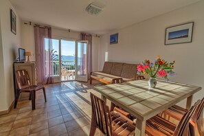 Apartment, Meerblick (4 personnes) | Wohnbereich