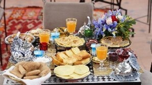 包含每日当地美食早餐